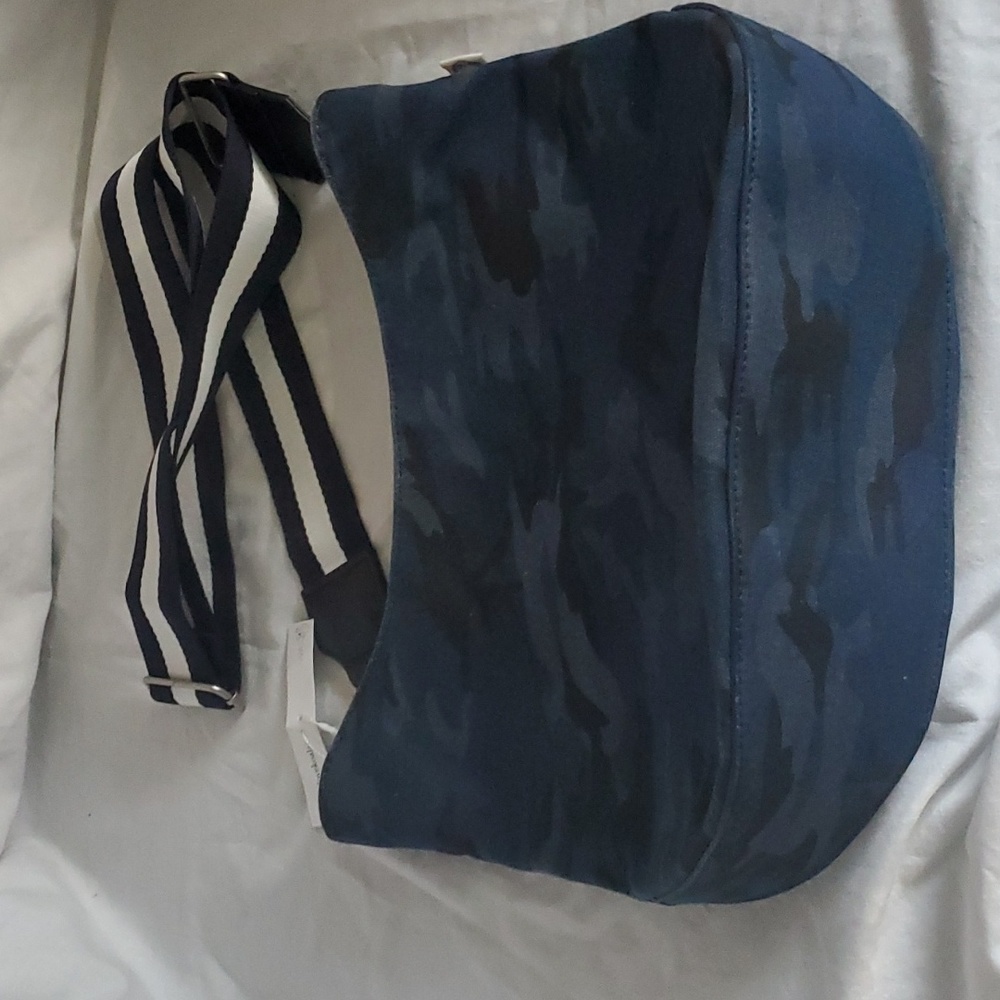 NEW koala Kanvas Purse.